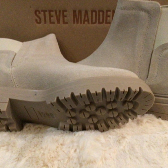 Steve Madden NEW Moira Suede bootie - Picture 3 of 4